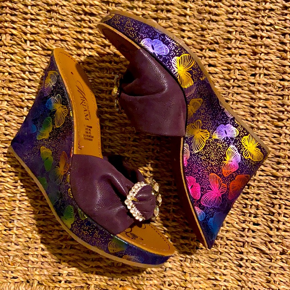 🦋🦋 RAINBOW BUTTERFLY SANDALS Size 8